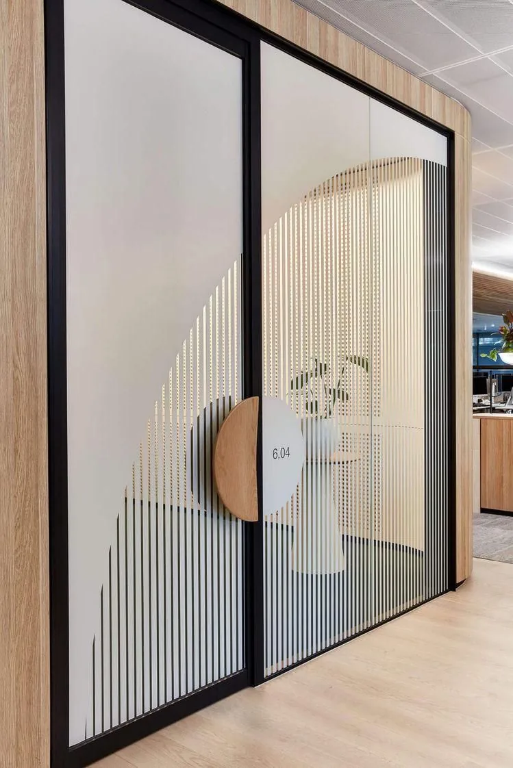 Wallpaper and mural installation